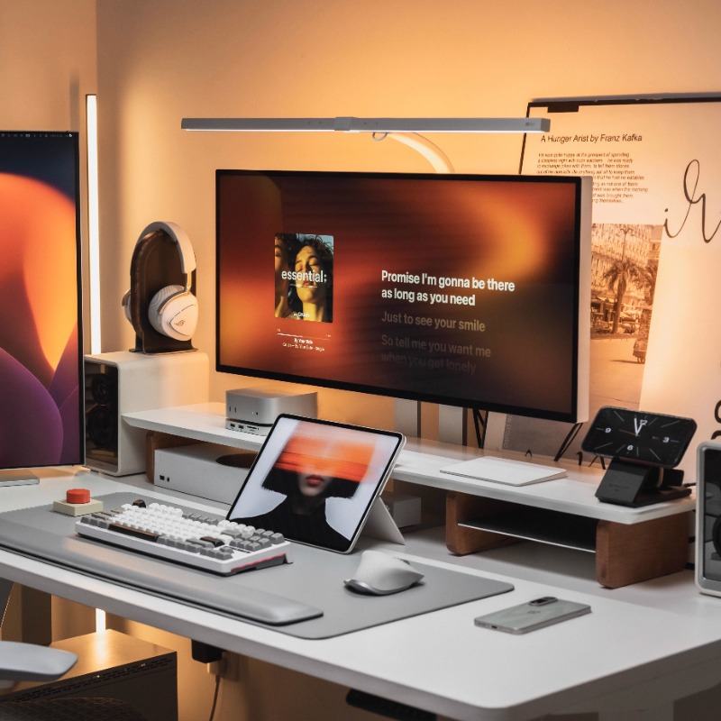 Desk Setup With Laptop And Monitor - Modern Monitör Yükseltici Standı Ergonomik Masa